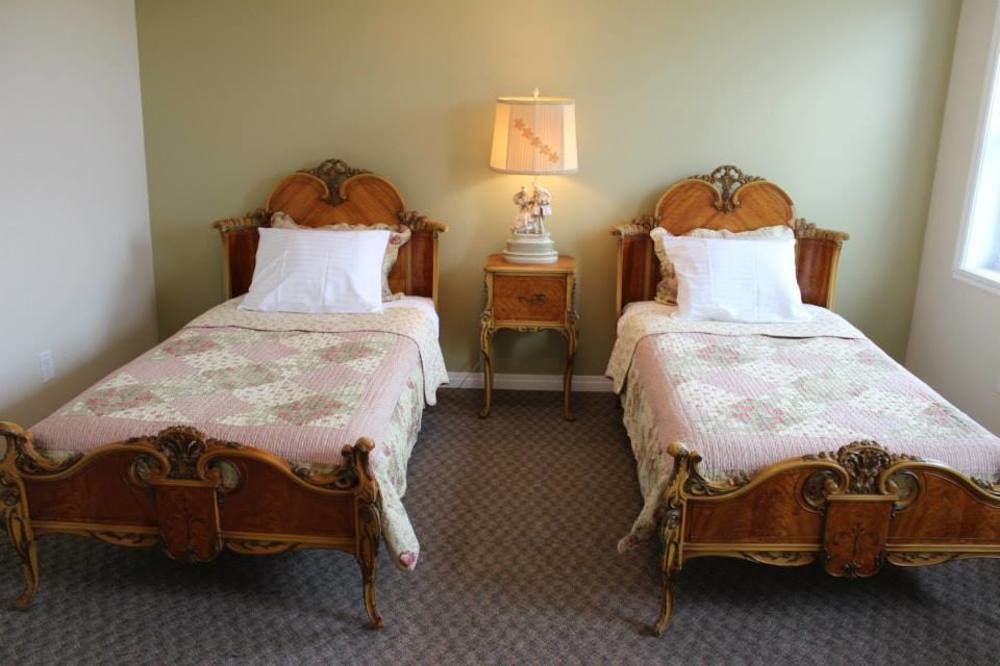 Honeycomb Bed & Breakfast Onanole Екстериор снимка