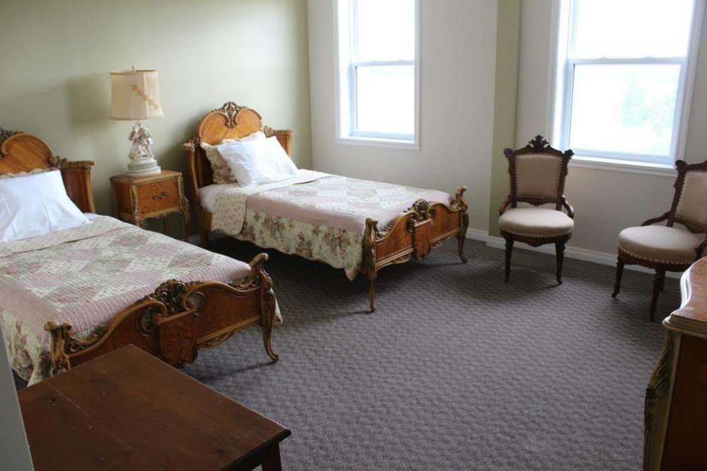 Honeycomb Bed & Breakfast Onanole Екстериор снимка